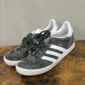 Adidas Gazelle kids size 4 Shoe - Black and White